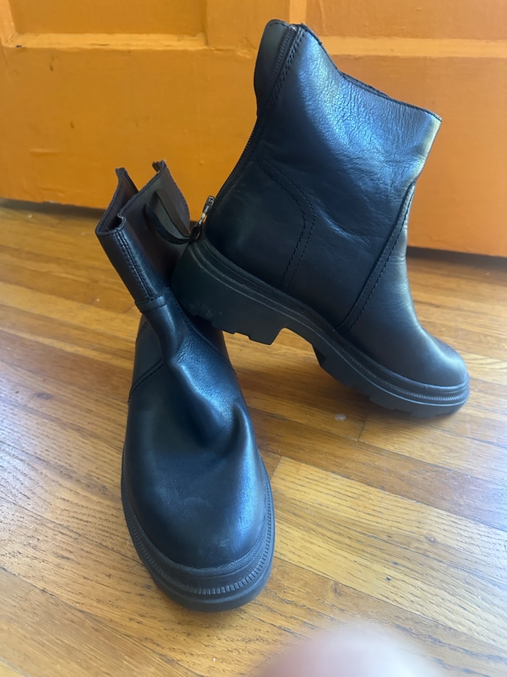 Naturalizer Black Leather Lug Sole Back Zip Ankle Boots Sz 6.5 - Picture 8 of 8